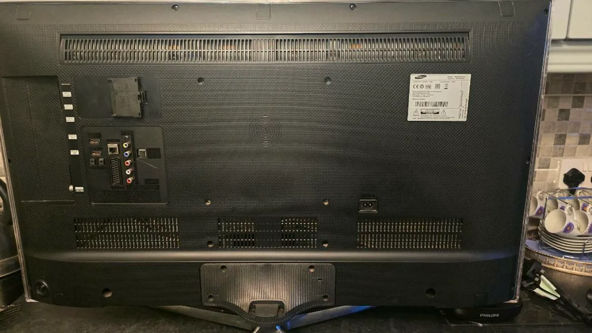 Samsung smart tv 40 inches with remote working per - Image 2