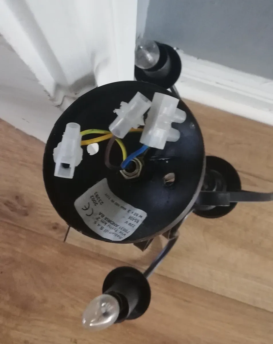 Chandelier type of hanging Light 3 bulb holders - Image 2