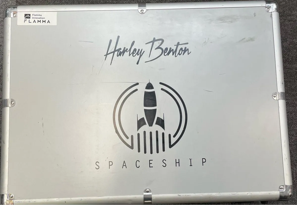 Harley Benton peddleboard + hard case - Image 4