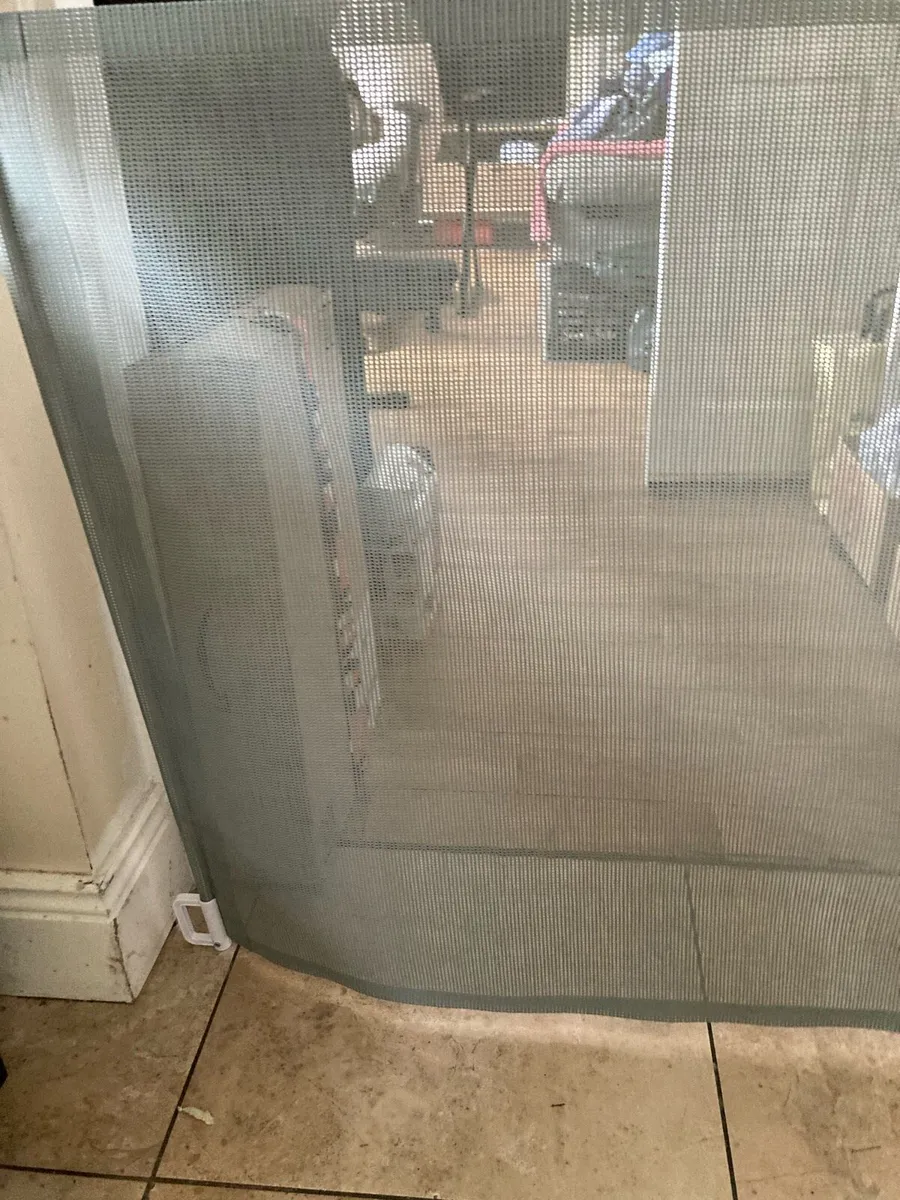 PawHut Retractable Safety Dog Gate - Image 2