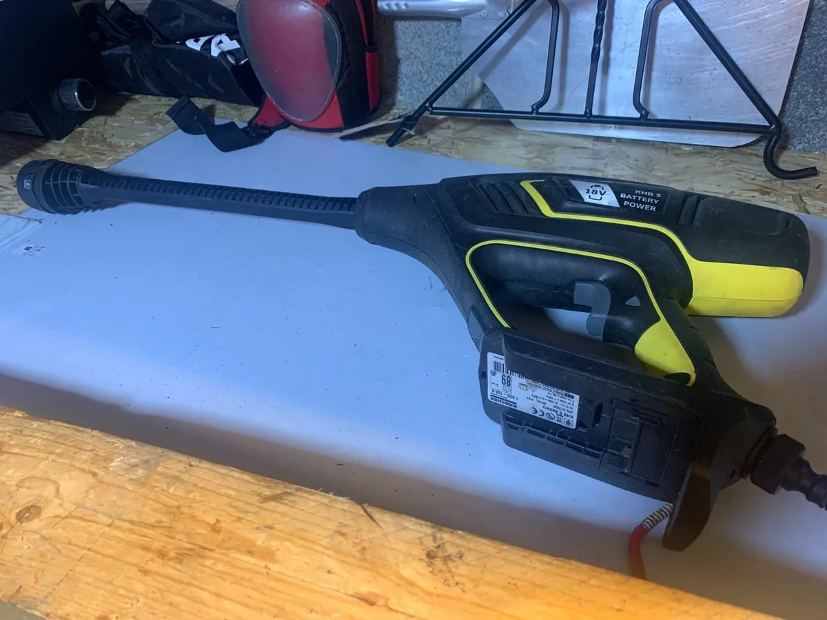 Kärcher KHB5 battery-operated handheld cleaner - Image 1