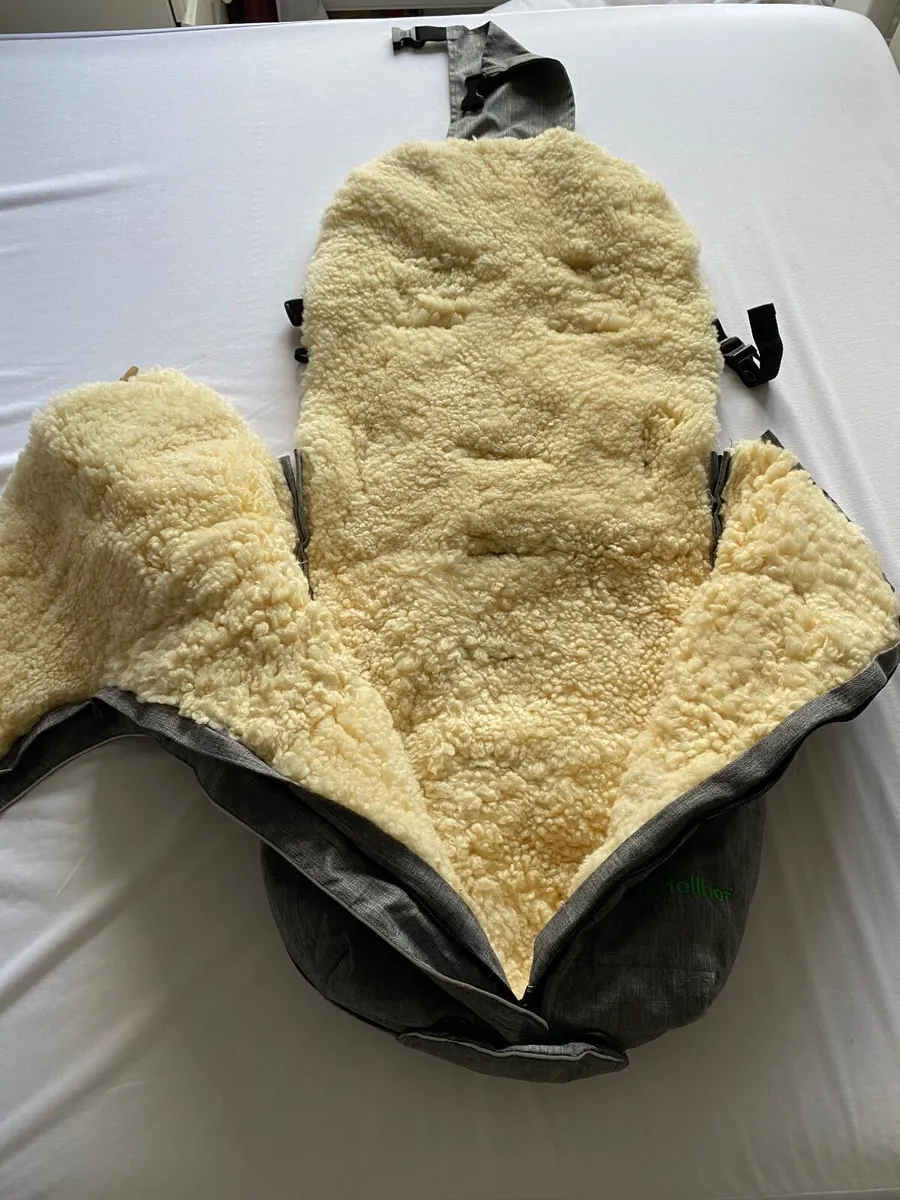 Fellhof Cortina Lambskin Footmuff - Image 2