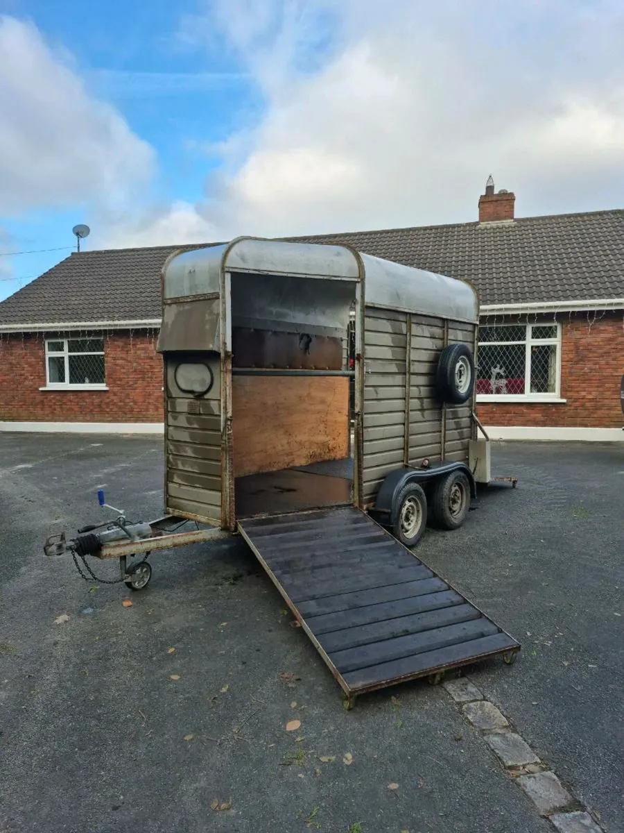 Newbridge horsebox - Image 1