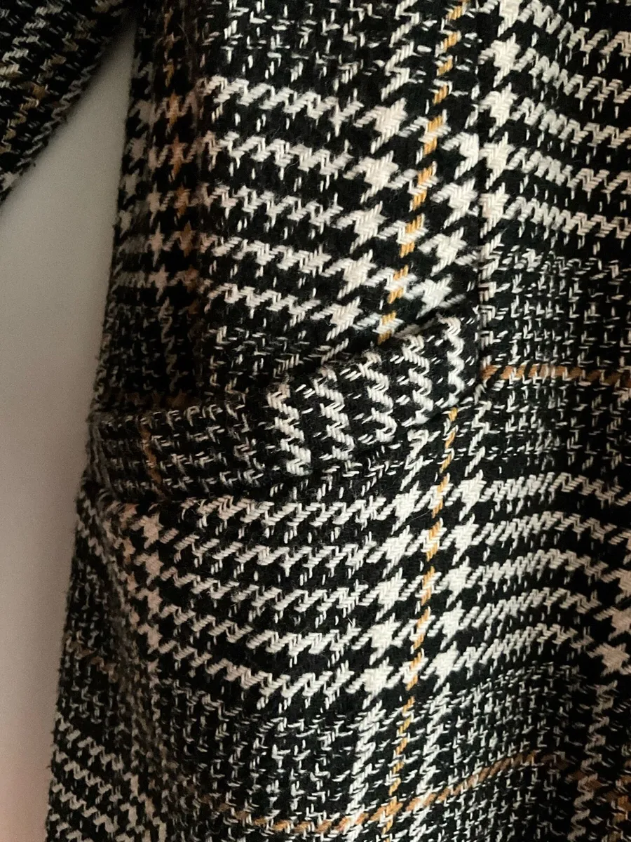 Lady’s Tweed Coat.   Size 12 - Image 2