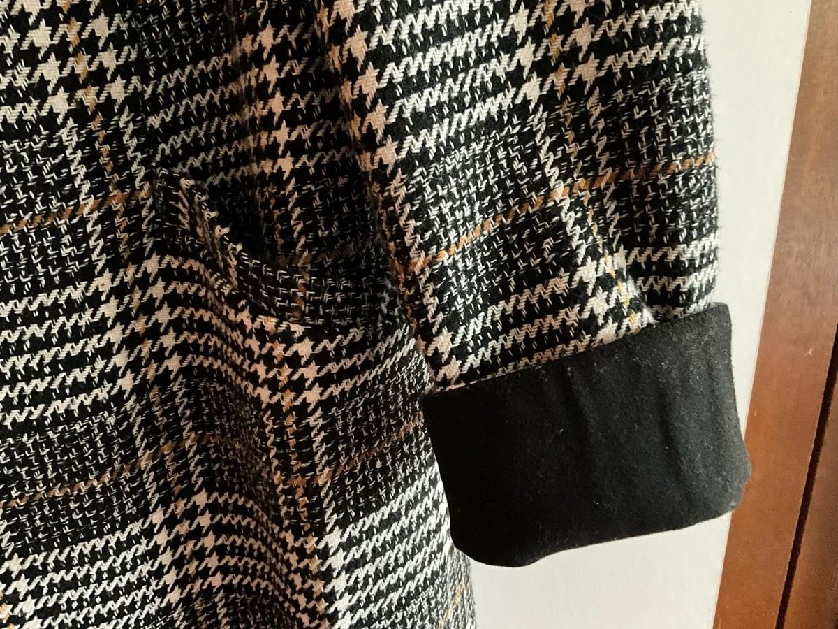 Lady’s Tweed Coat.   Size 12 - Image 4