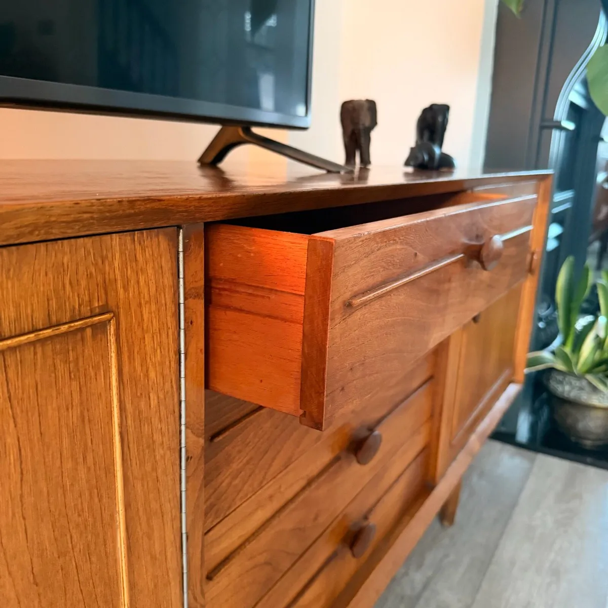 Large Mid Century Sideboard - Image 4