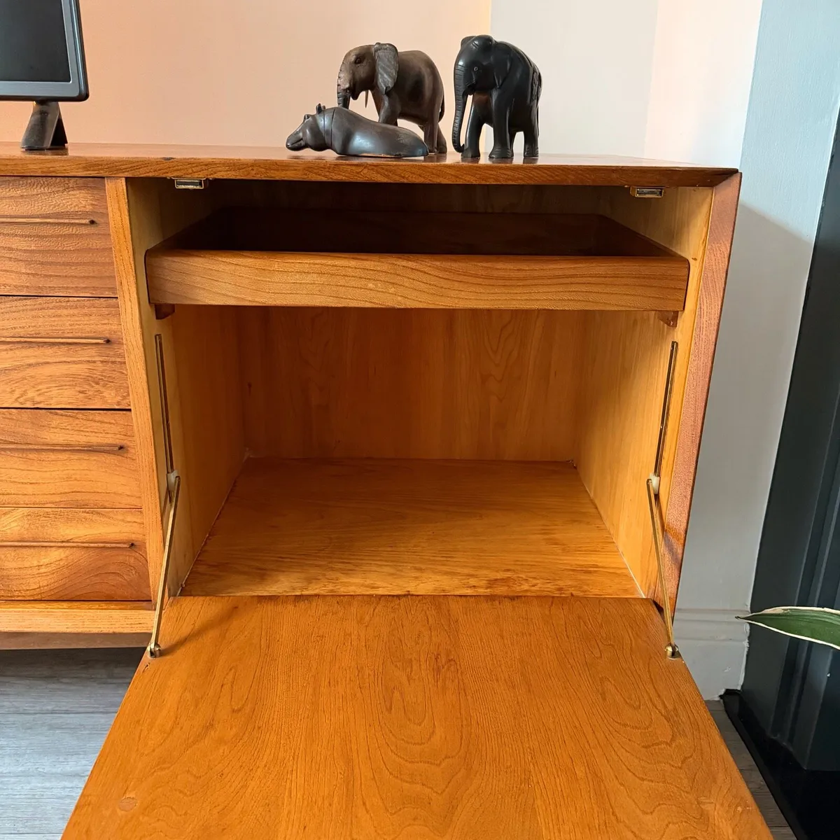 Large Mid Century Sideboard - Image 3