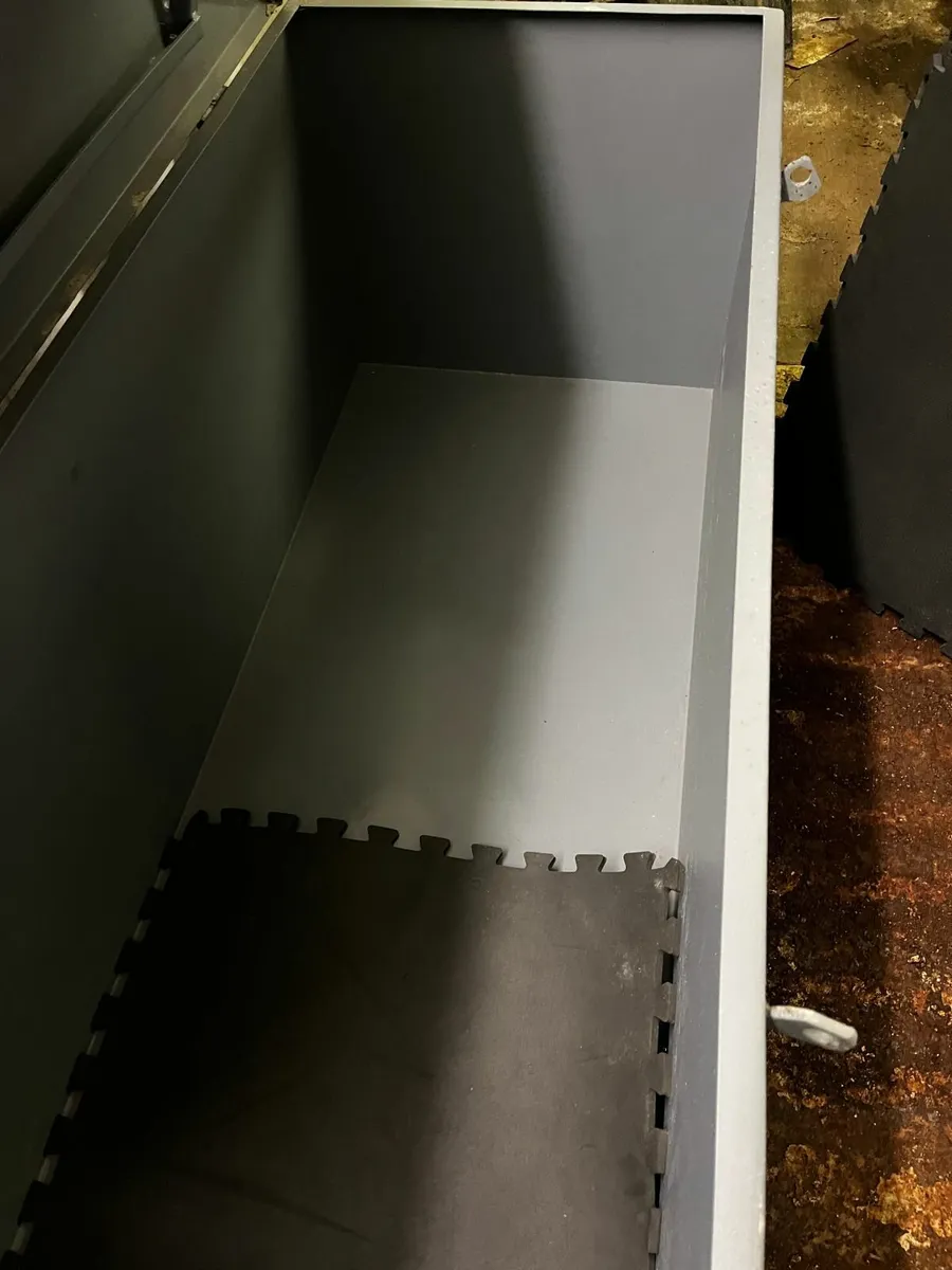 Large toolbox - Image 2