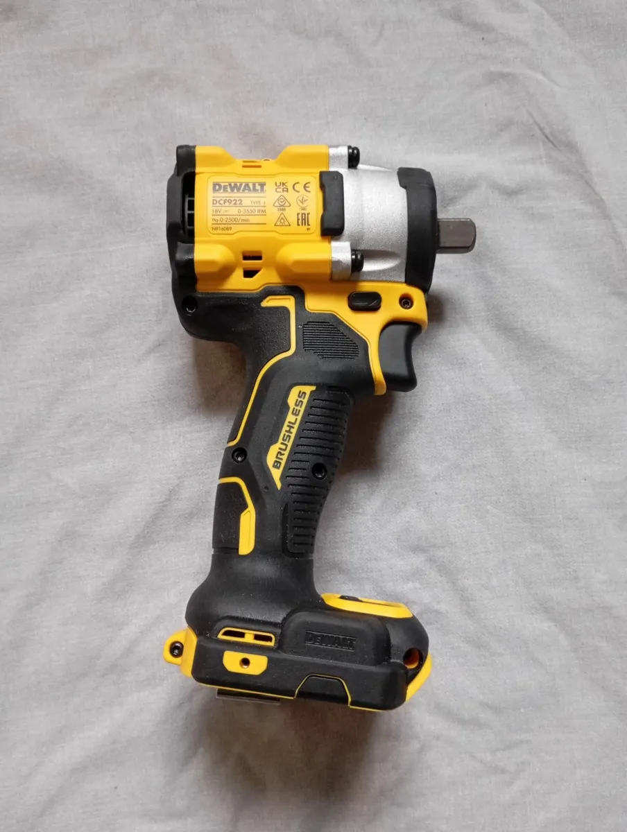 DeWalt dcf922 Impact Wrench - Image 2