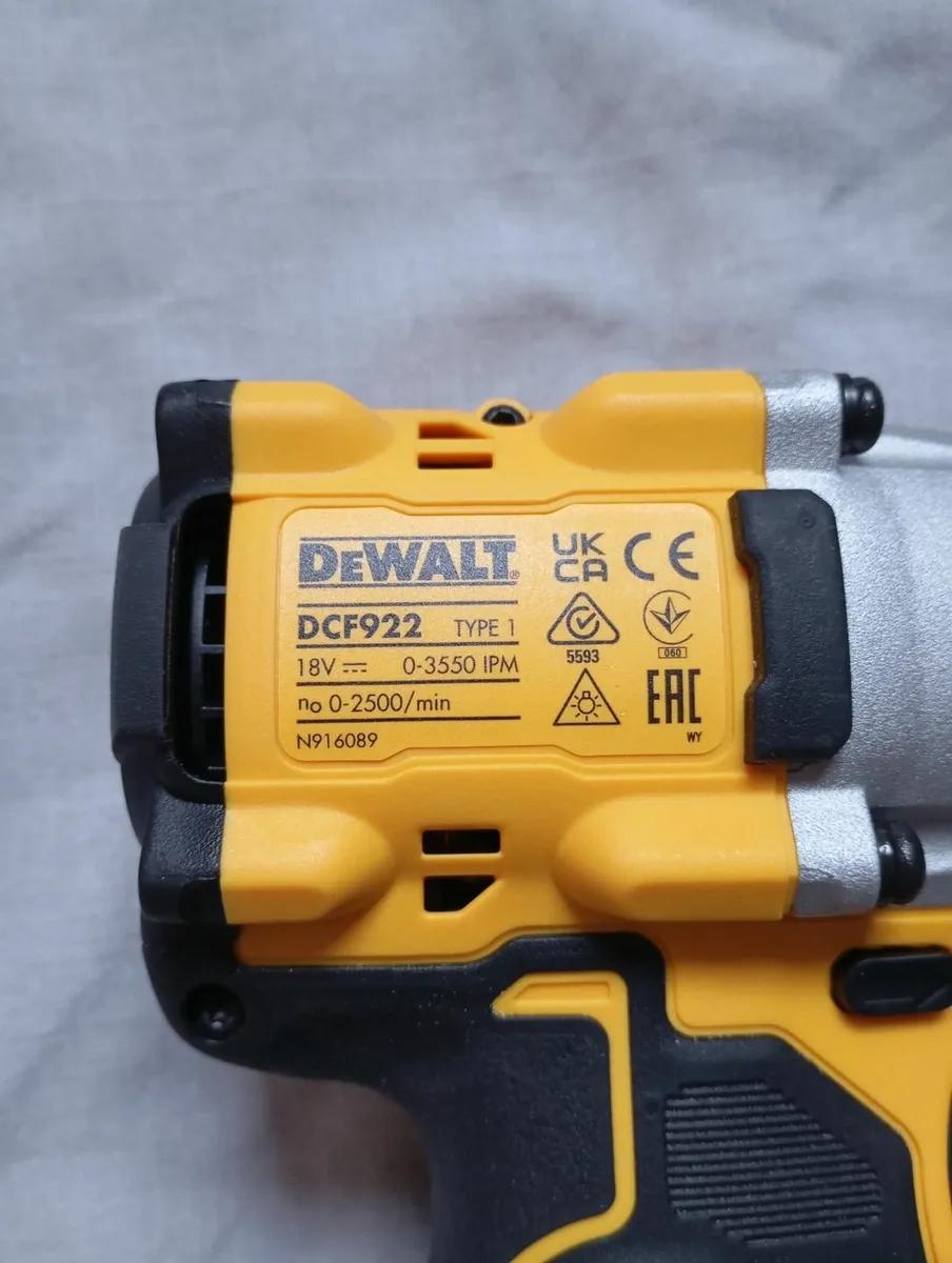 DeWalt dcf922 Impact Wrench - Image 4