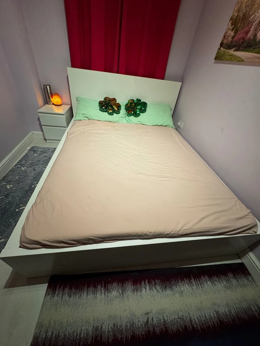 Bed and mattress - Image 2