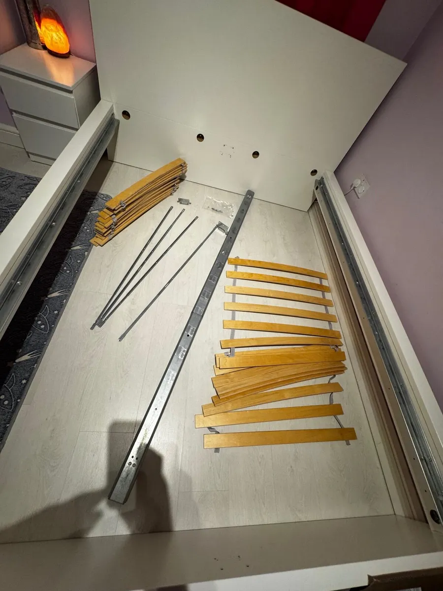 Bed and mattress - Image 3