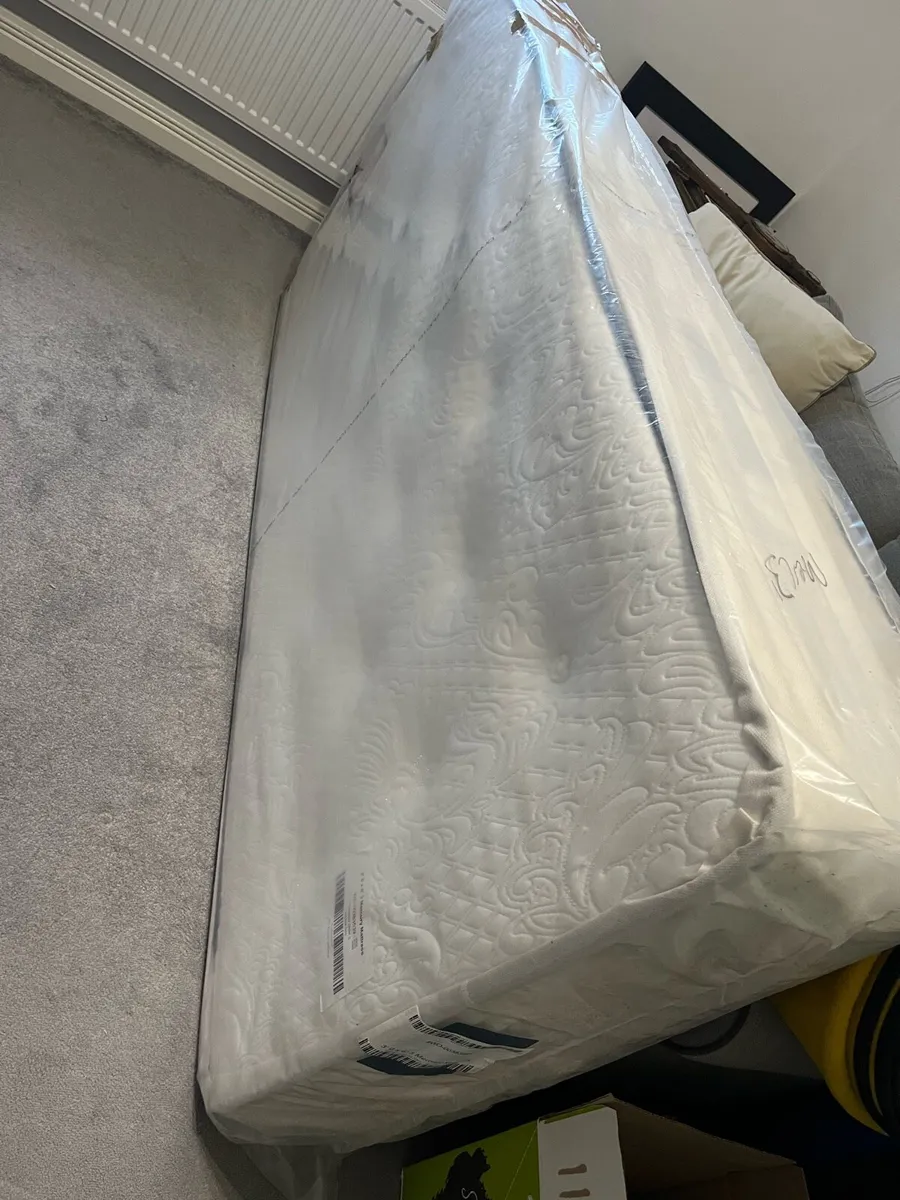 3’ 0 x 6’ 3  Mattress - Image 1