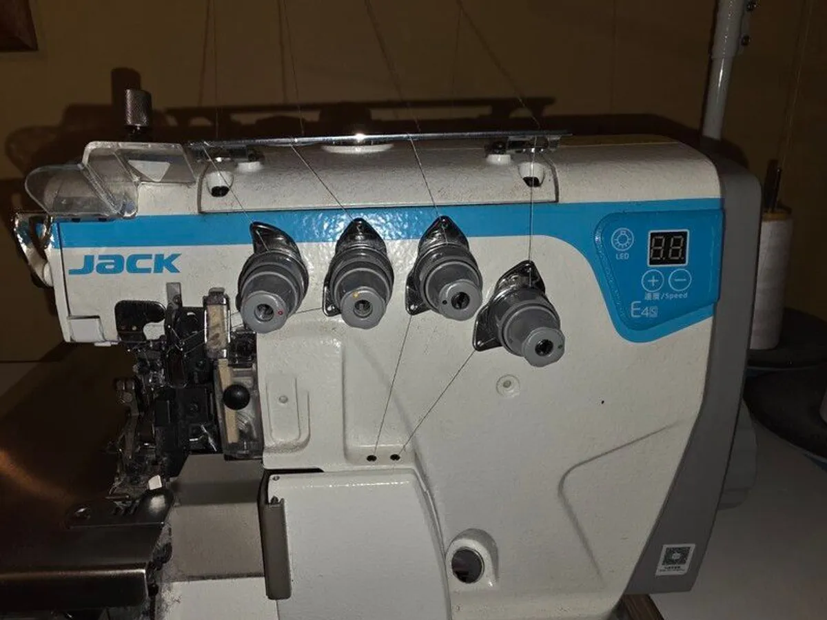 industrial sewing Jack A4,overlocker Jack E4s - Image 4