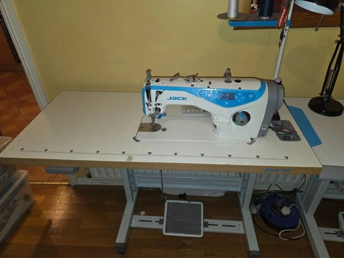 industrial sewing Jack A4,overlocker Jack E4s - Image 2