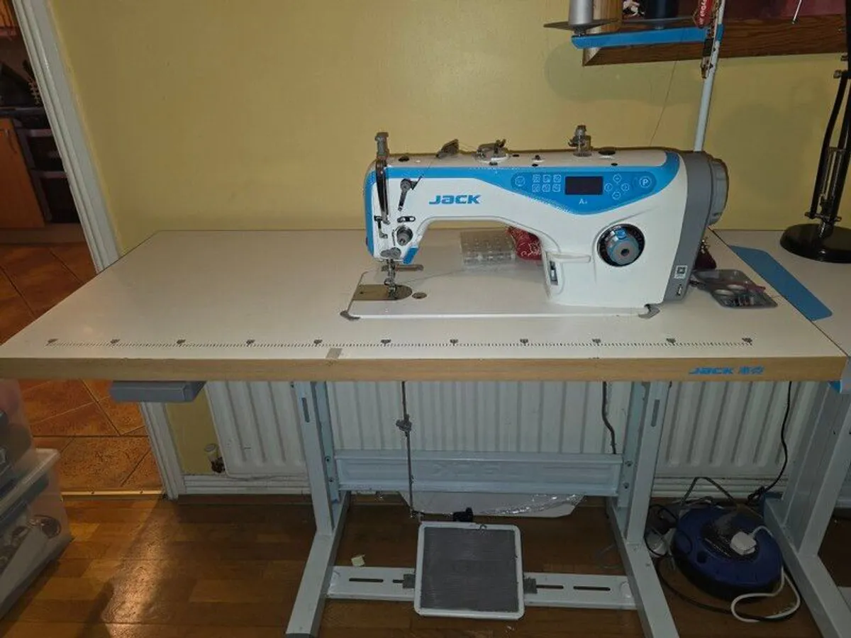 industrial sewing Jack A4,overlocker Jack E4s - Image 3