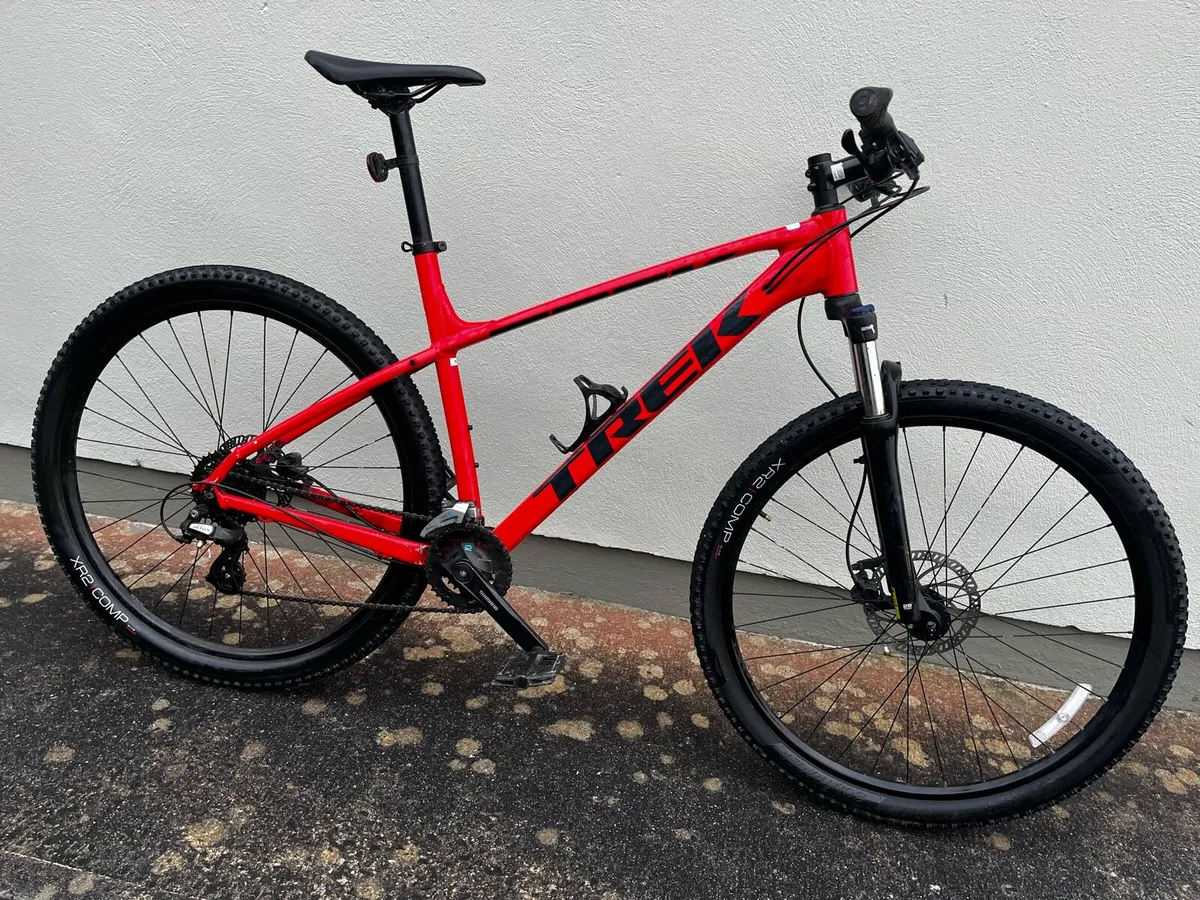 Trek Marlin 6 Mountain Bike - Image 1