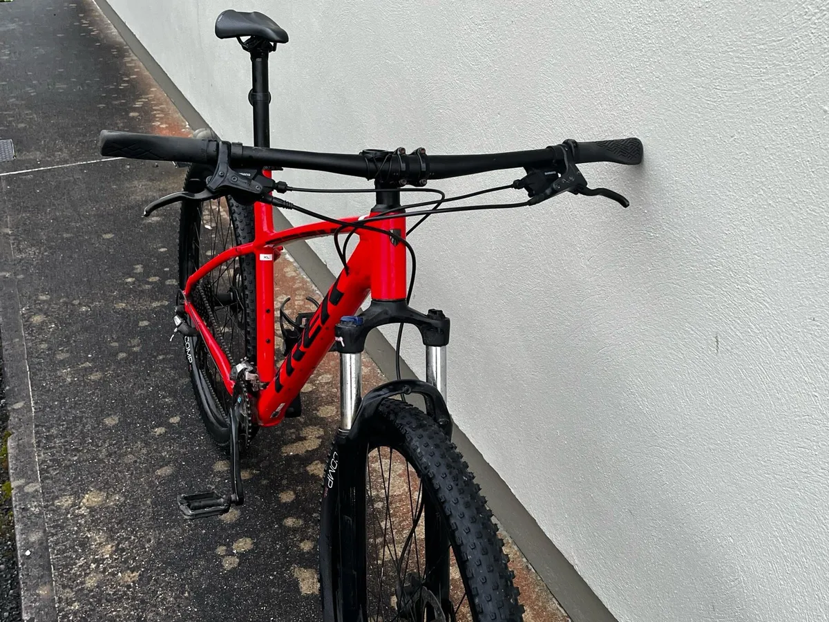 Trek Marlin 6 Mountain Bike - Image 2