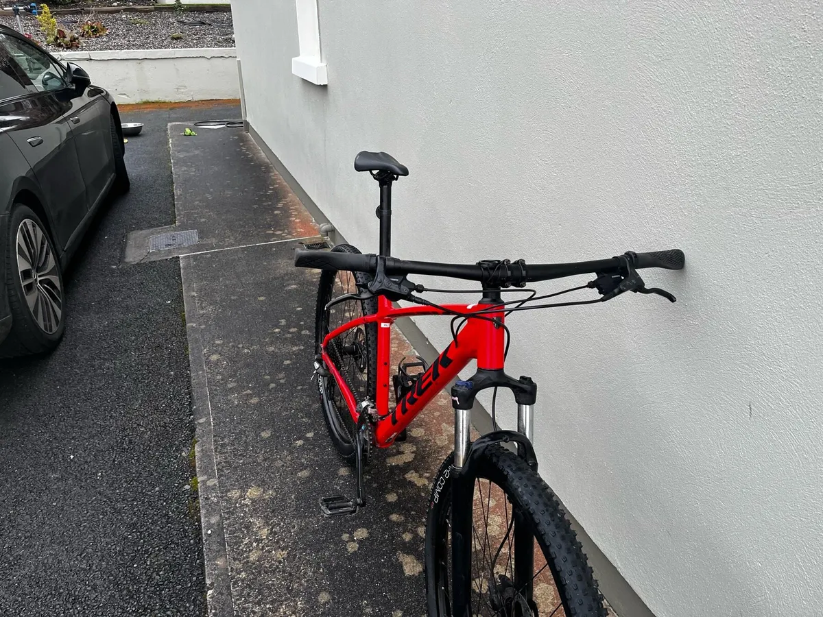 Trek Marlin 6 Mountain Bike - Image 3