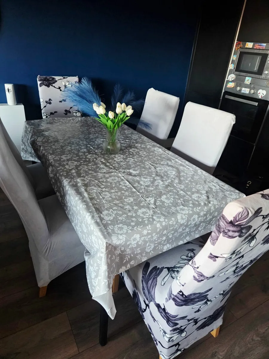 Table plus  6 chairs - Image 1