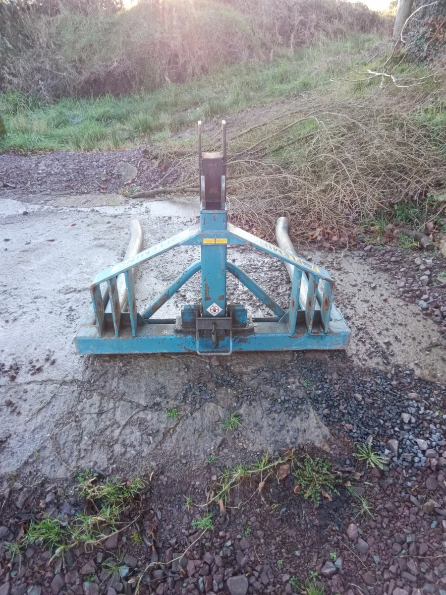 FLEMING HEAVY DUTY BALE LIFTER FOR DALE FINTONA AR - Image 3