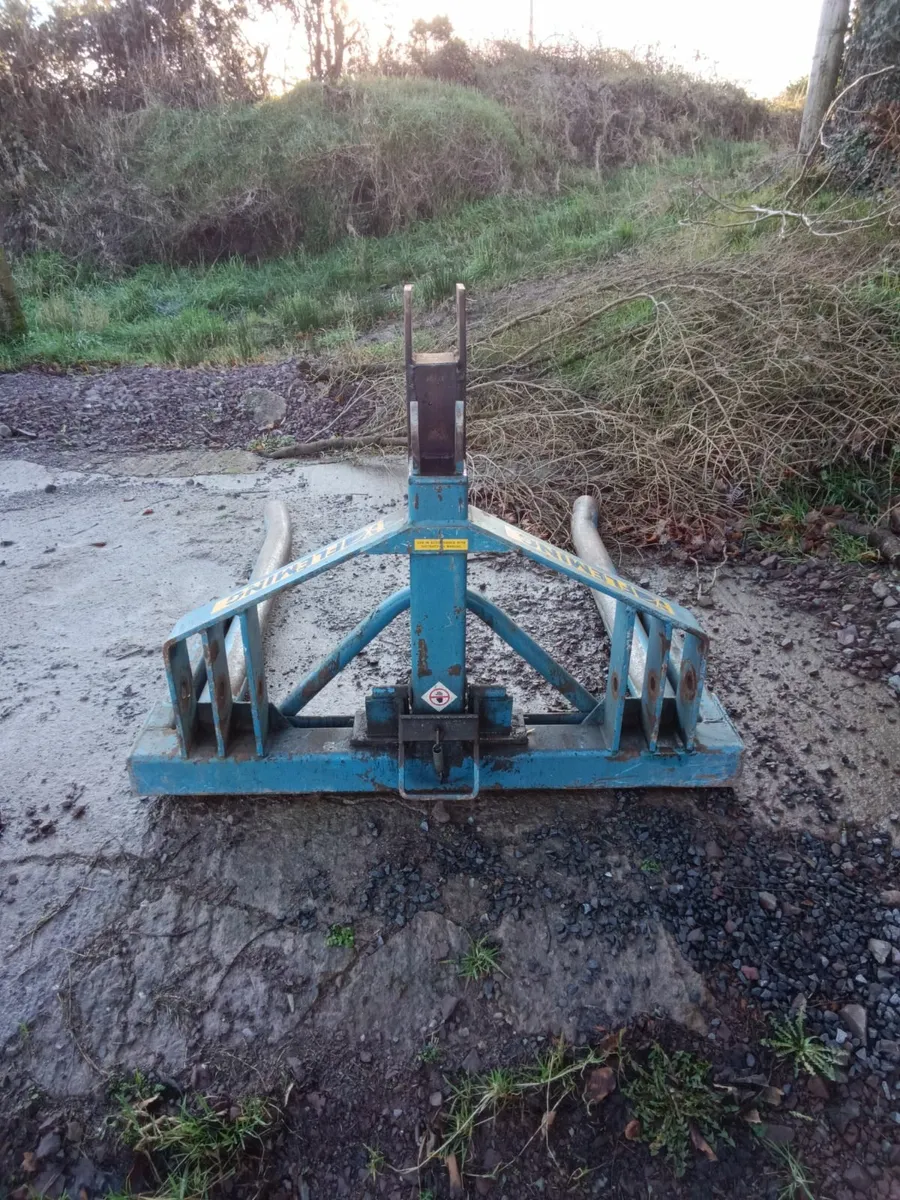 FLEMING HEAVY DUTY BALE LIFTER FOR DALE FINTONA AR - Image 2