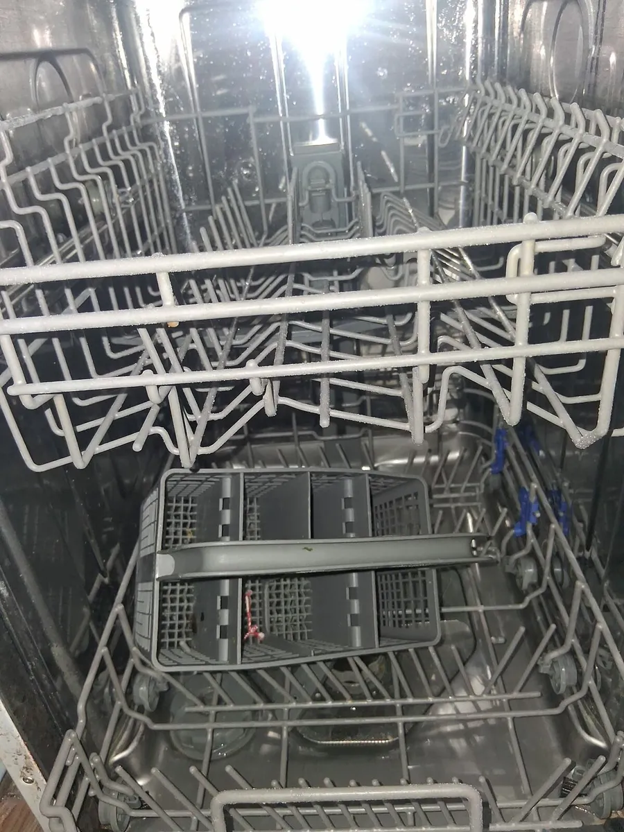 Slimline dishwasher - Image 3