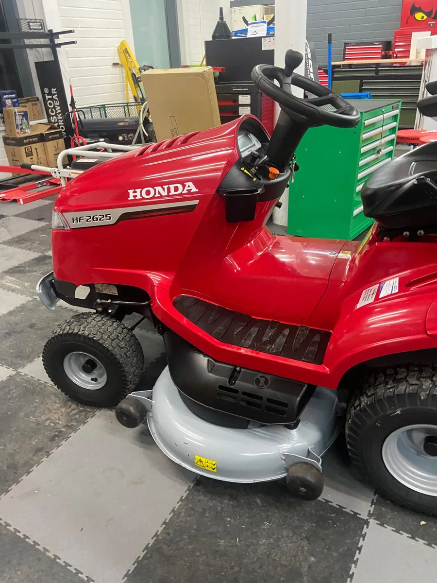 Honda HF2625 Lawnmower *MINT CONDITION* - Image 2