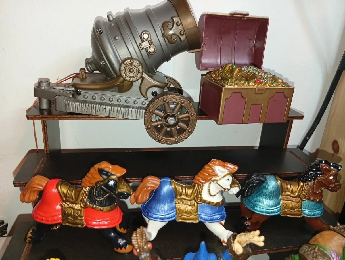 Vintage Keenway Figures Etc From Castle Adventures - Image 3