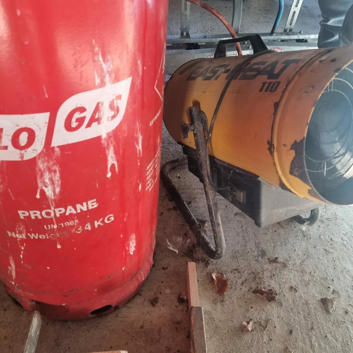 Large propane gas tank and space heater - Image 3