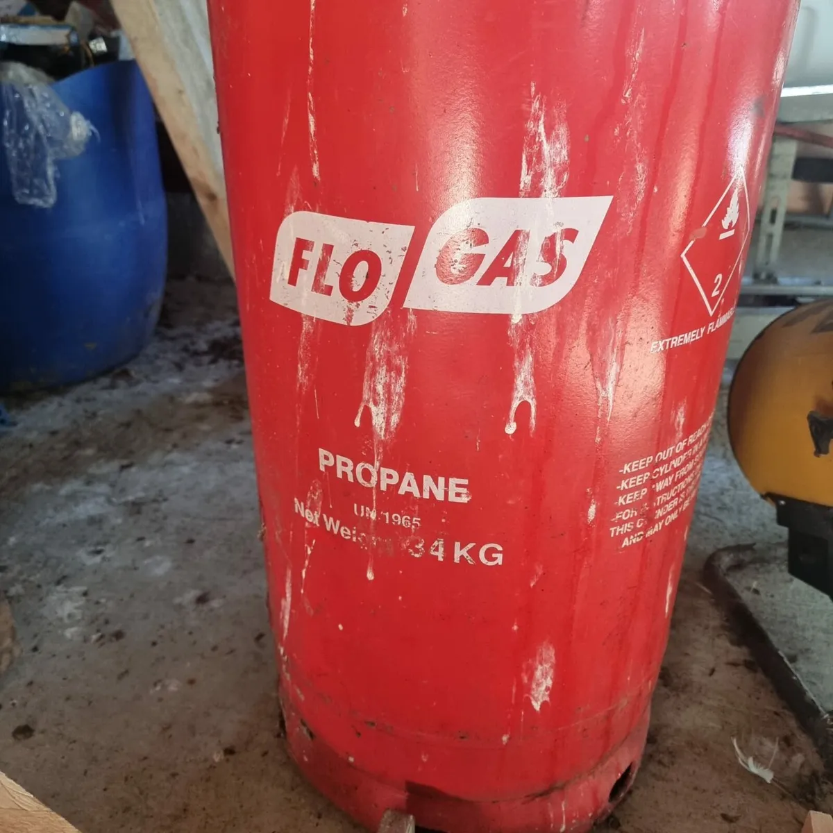 Large propane gas tank and space heater - Image 1