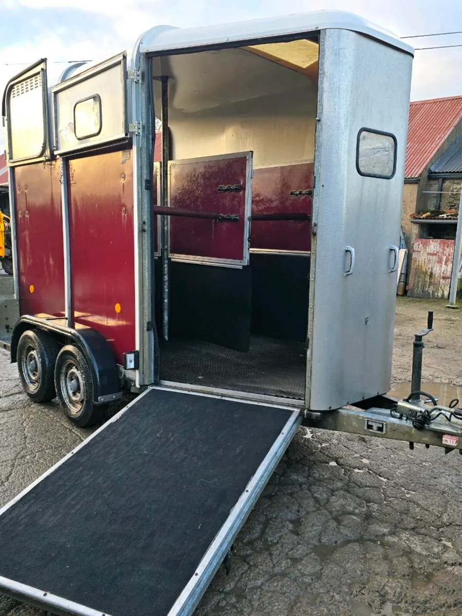 Horse box - Image 1