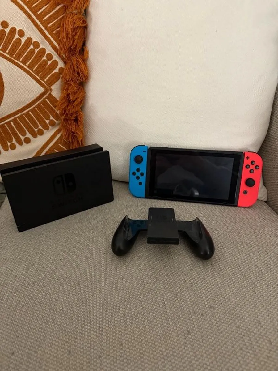Nintendo Switch (Original Model) HAC-001 (-01) - Image 1