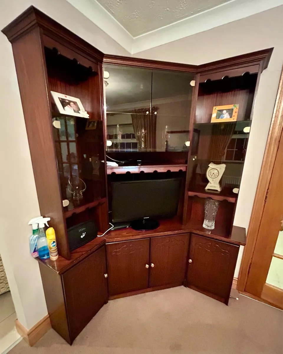 Display cabinets - Image 1