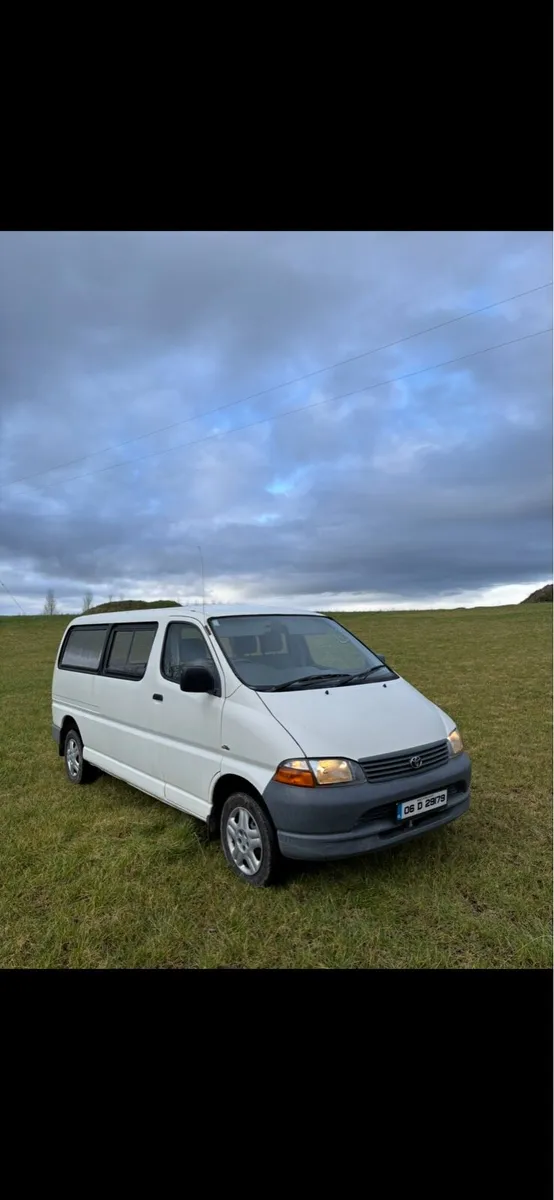 2006 TOYOTA HIACE - Image 2