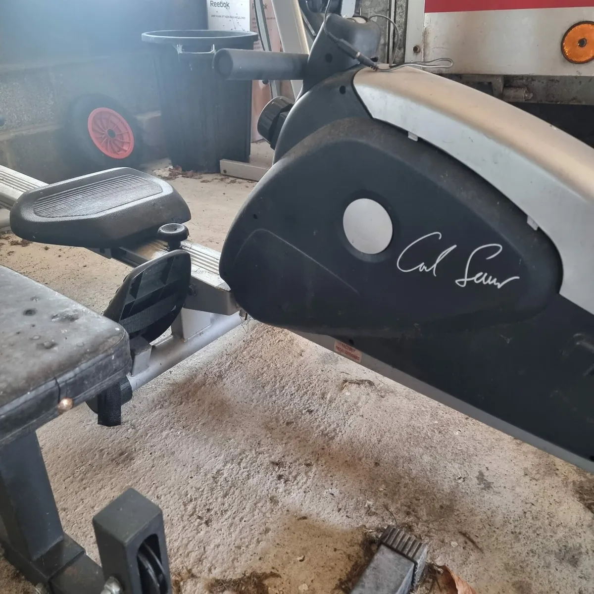 Rowing machine - Image 1