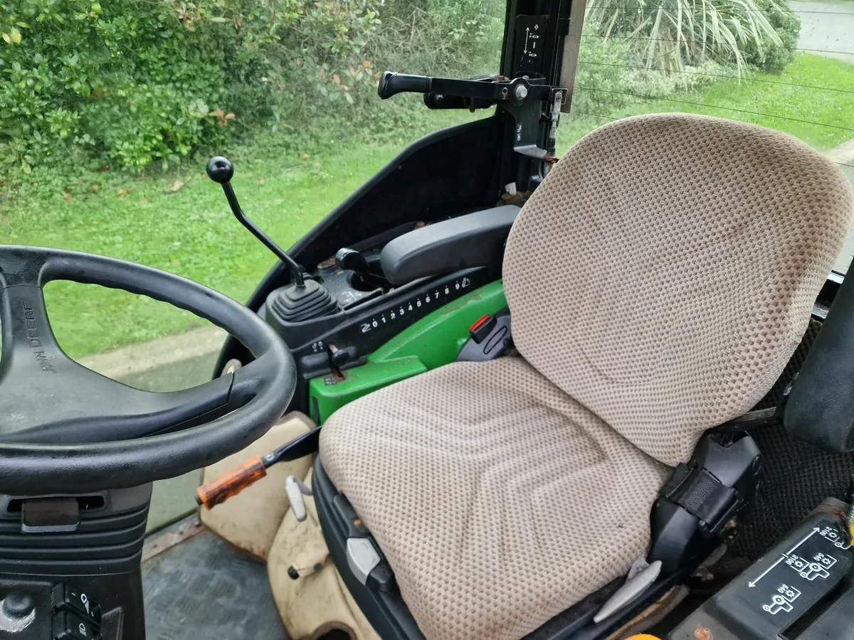 John Deere 2026r Compact Tractor - Image 2