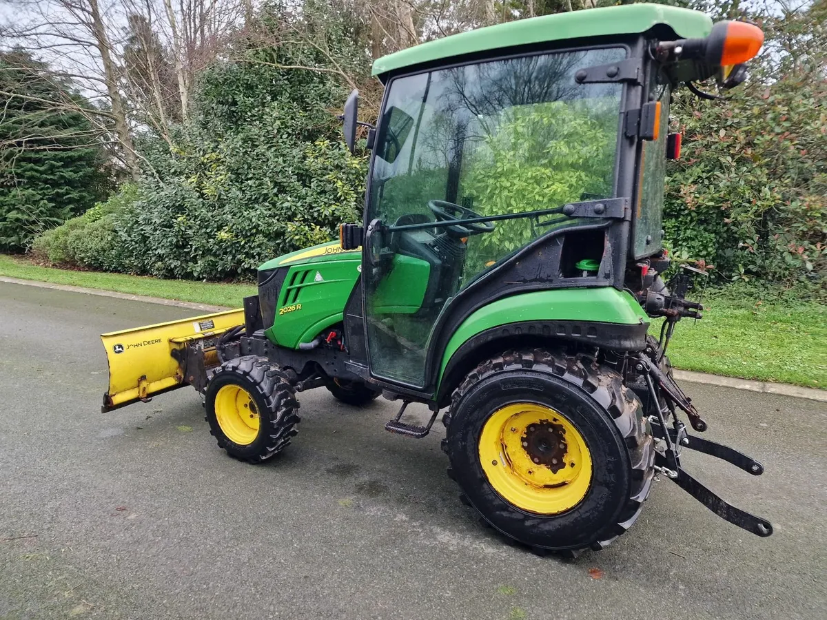 John Deere 2026r Compact Tractor - Image 4