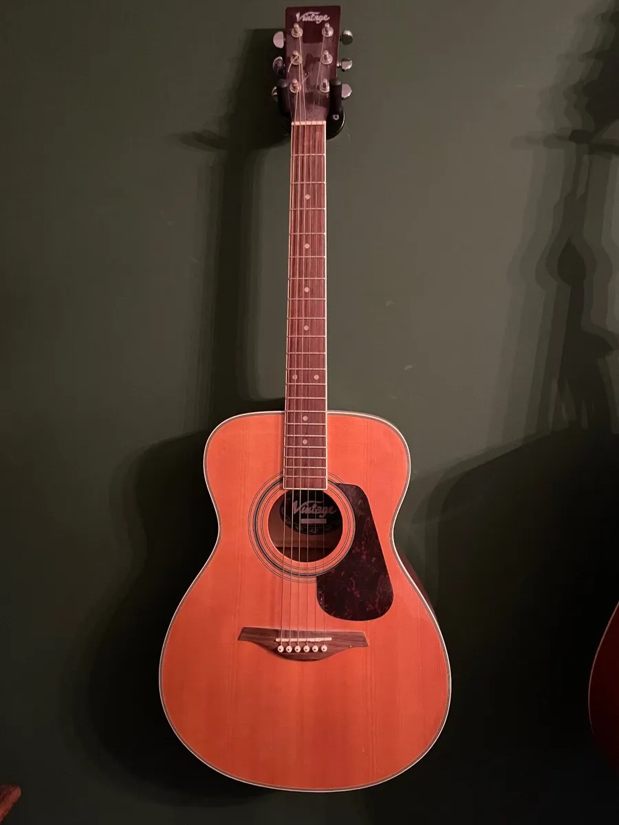 Vintage Guitar - Image 1