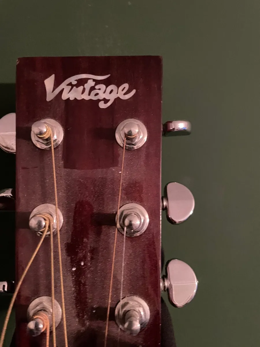 Vintage Guitar - Image 4