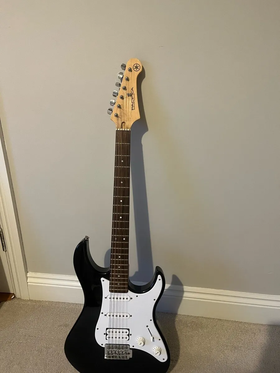 Electric Guitar - Yamah Pacifica - Image 1