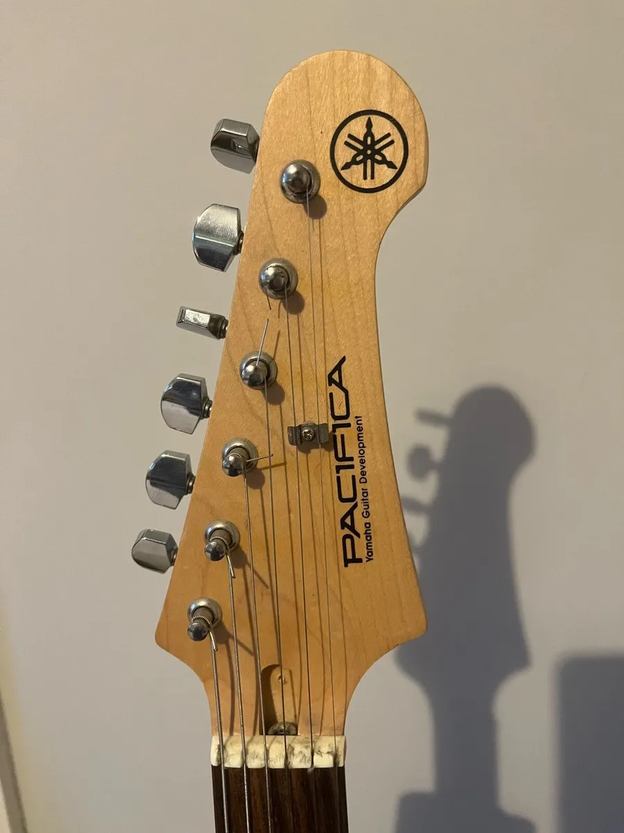 Electric Guitar and amp - Image 4