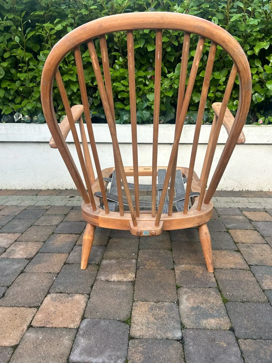 Ercol blonde stick back lounge chair mid century - Image 3