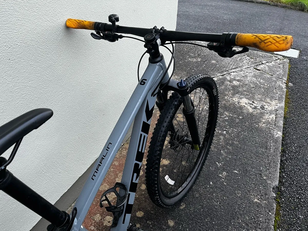 Trek Marlin 6 Mountain Bike - Image 2
