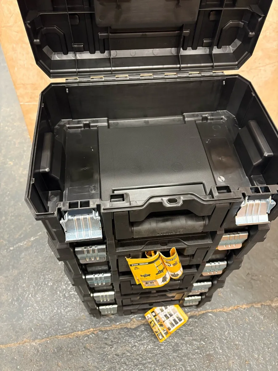 5 Dewalt tstak cases stackable / lockable new - Image 2