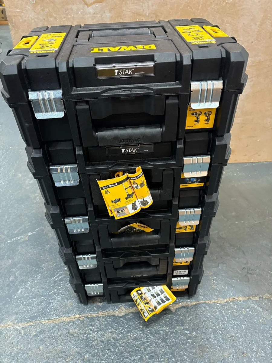 5 Dewalt tstak cases stackable / lockable new - Image 1