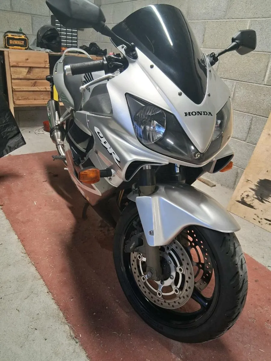 Honda CBR F4i - Image 4