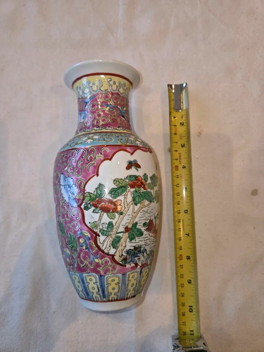 Antique Chinese vase - Image 2