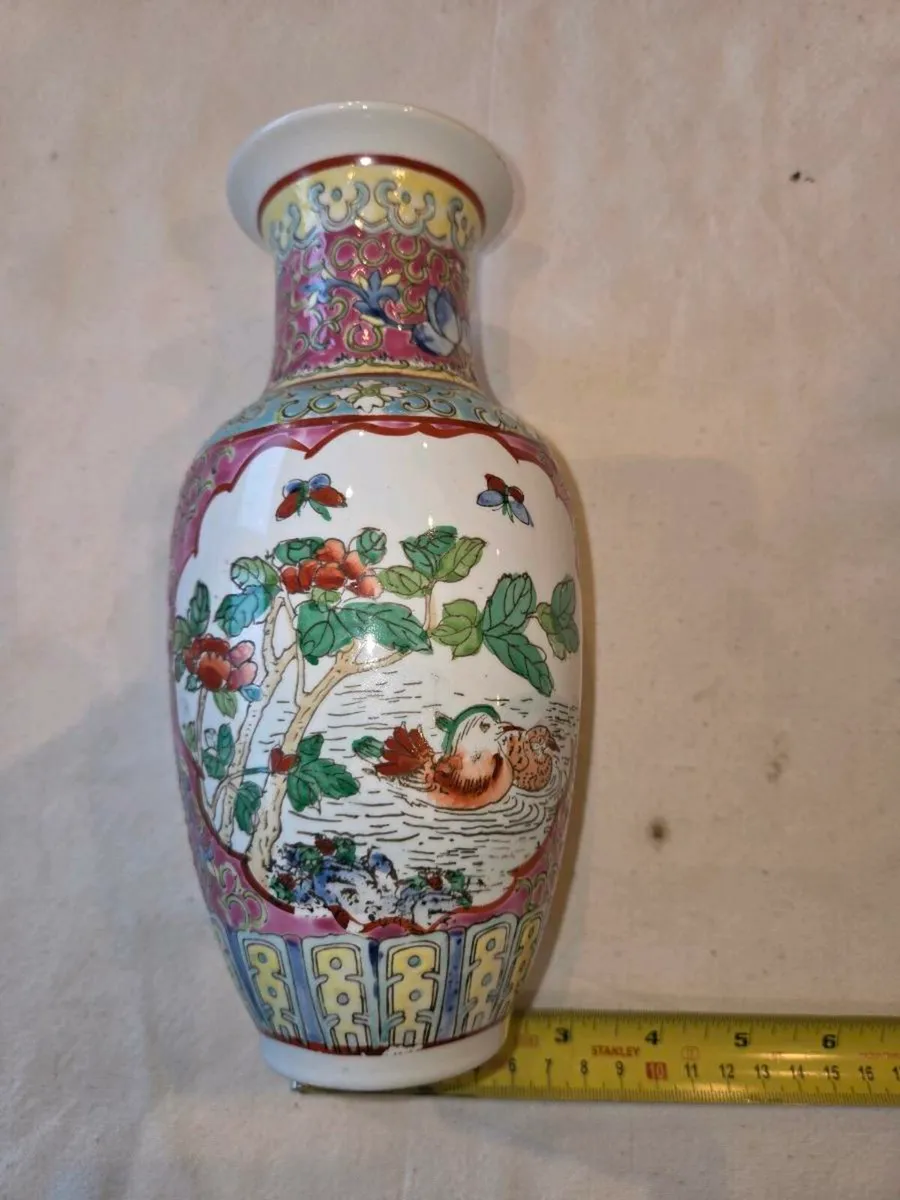 Antique Chinese vase - Image 3