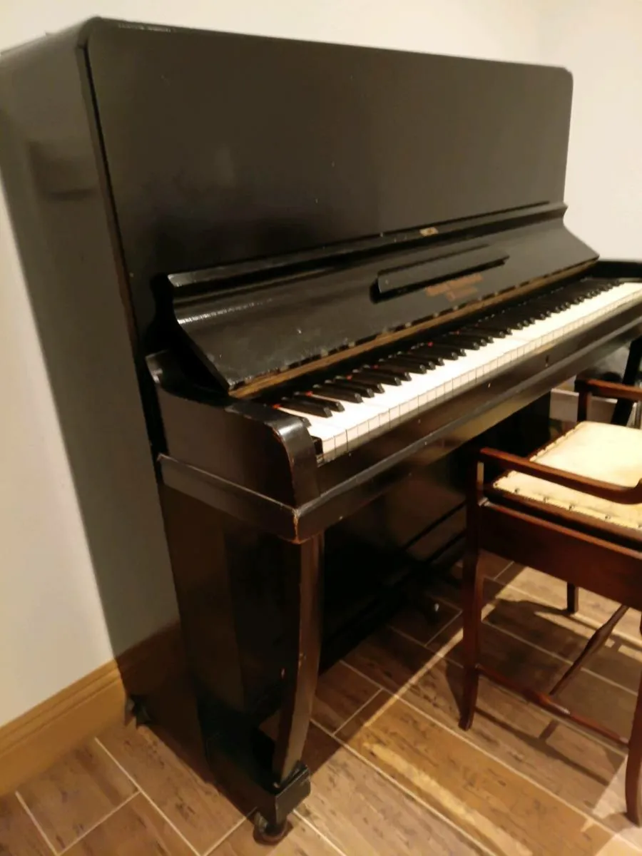 Piano and stool - Image 2